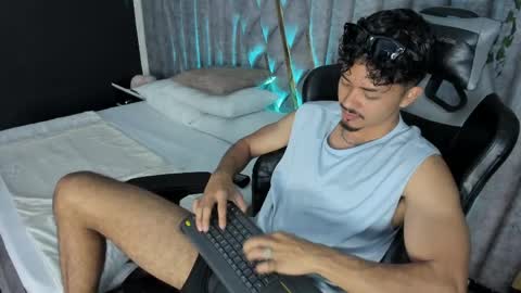 Snapshot of nicolaikarav chatting on 04/24/26, 12:29 Nicolai online show from 04/24/26, 12:29