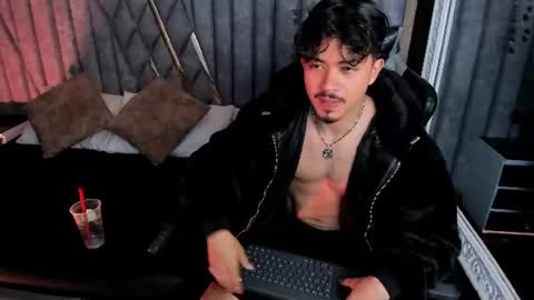Snapshot of nicolaikarav chatting on 07/11/26, 12:52 Nicolai online show from 07/11/26, 12:52