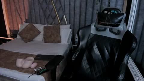 Snapshot of nicolaikarav chatting on 07/18/26, 12:53 Nicolai online show from 07/18/26, 12:53
