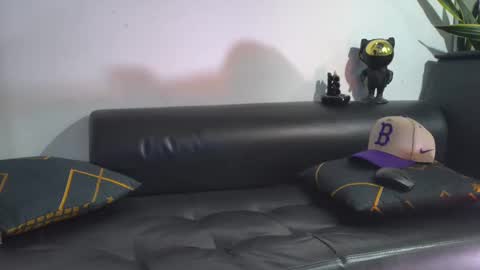 Nicolas online show from 11/21/25, 02:10