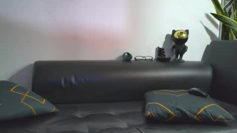 Nicolas online show from 11/30/25, 01:09