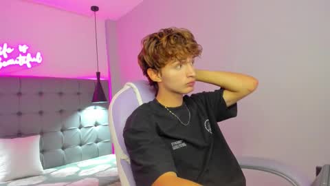 nicolasferrer18 online show from 11/01/25, 07:27