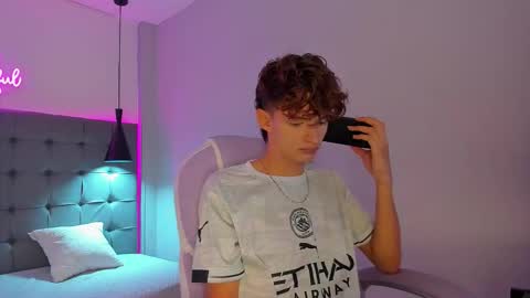 nicolasferrer18 online show from 11/25/25, 07:25