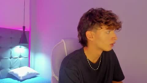 nicolasferrer18 online show from 11/30/25, 07:18