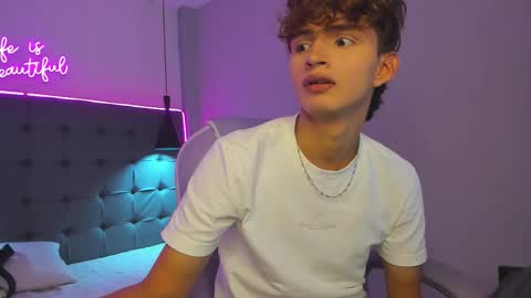 nicolasferrer18 online show from 12/16/25, 07:19