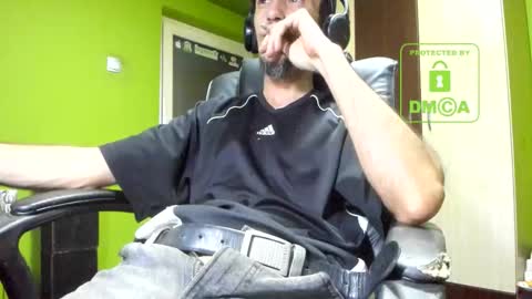 L. Nicolas online show from 12/16/25, 05:34