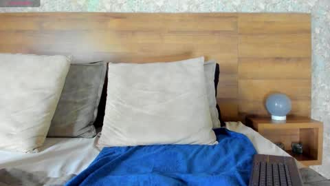 Nicolas online show from 02/23/25, 08:28