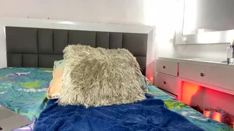 Nicolas online show from 10/22/25, 01:44