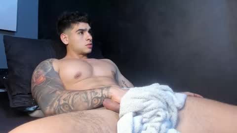 Snapshot of nicolasmuscle chatting on 10/20/25, 05:41 Andres online show from 10/20/25, 05:41