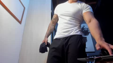 Snapshot of nicolasmuscle chatting on 04/25/26, 11:24 Andres online show from 04/25/26, 11:24
