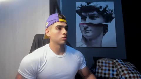 Snapshot of nicolasmuscle chatting on 04/26/26, 07:11 Andres online show from 04/26/26, 07:11
