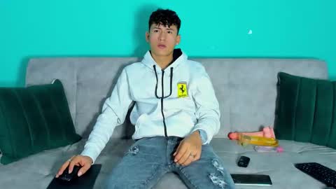 nicolastorres__ online show from 11/24/25, 07:41