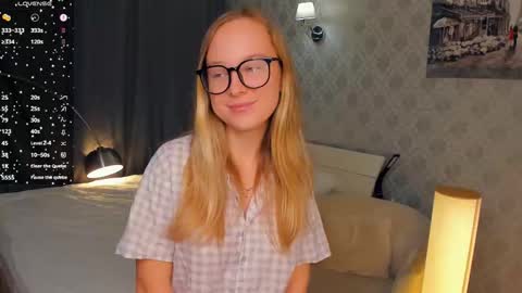 Nicoletta online show from 10/17/25, 05:26