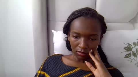 nicole161117 online show from 12/05/25, 01:36