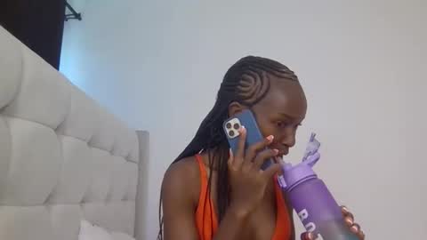 nicole161117 online show from 01/16/26, 07:56