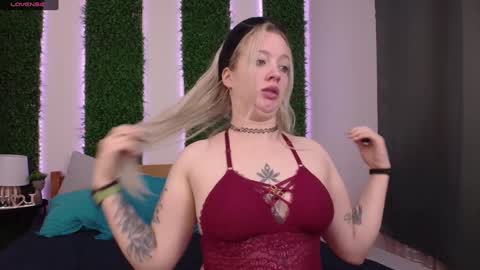 Snapshot of nicole__aniston__ chatting on 01/19/25, 07:15 Nicole online show from 01/19/25, 07:15