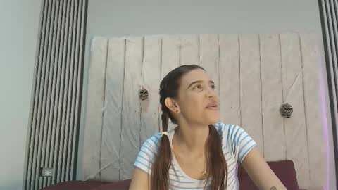 Snapshot of nicole_and_thiago chatting on 10/08/25, 09:45 nicole_and_thiago online show from 10/08/25, 09:45
