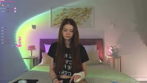 Nicole online show from 10/21/25, 09:48