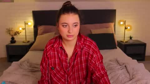 Nicole De Lux online show from 03/04/26, 07:20