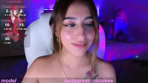 Snapshot of nicole_edwards chatting on 10/03/25, 12:40 Nicole online show from 10/03/25, 12:40