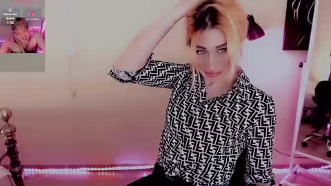 Nicole online show from 02/22/25, 11:03