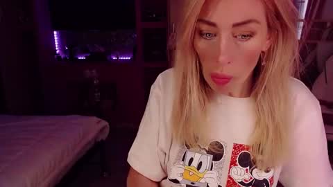 Nicole online show from 10/28/25, 10:19