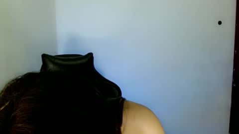 nicole_kiss01 online show from 10/25/25, 08:22
