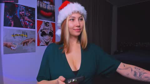 Snapshot of nicole_matt chatting on 12/19/24, 03:07 Nicole online show from 12/19/24, 03:07