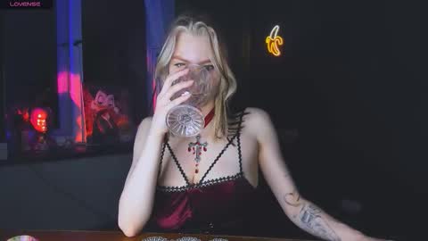 Nicole online show from 11/01/25, 02:35