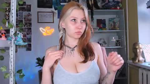 Snapshot of nicole_matt chatting on 07/12/26, 02:13 Nicole online show from 07/12/26, 02:13