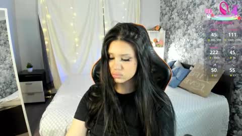 My name is Nicole. I m completely new here online show from 12/19/25, 07:04
