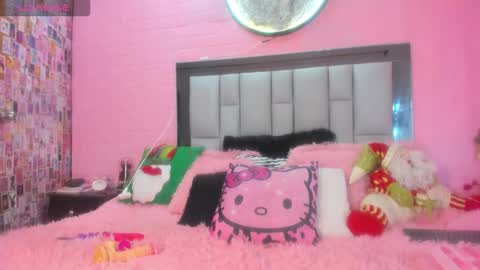 Snapshot of nicole_rosales chatting on 12/19/25, 07:43 nicole_rosales online show from 12/19/25, 07:43