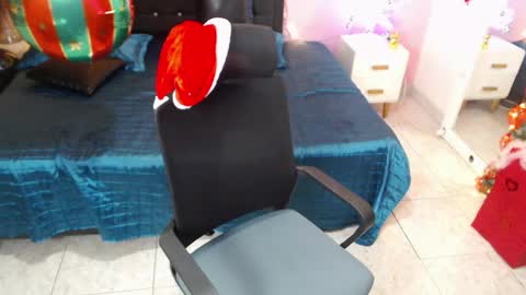 Nicole Santana online show from 12/17/25, 12:16