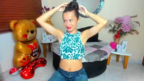 Nicole Santana online show from 04/23/26, 10:45