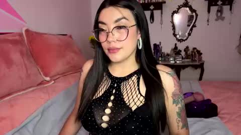 Nicole online show from 09/30/25, 04:39