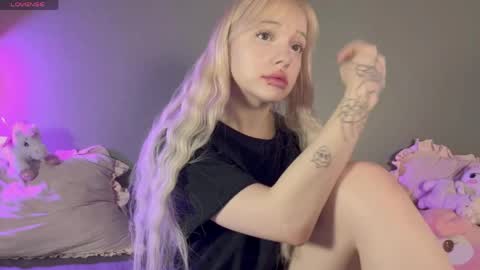 Mary online show from 04/12/26, 12:37