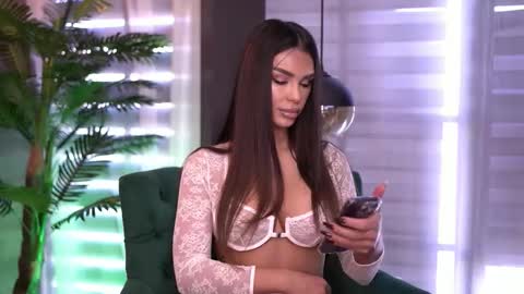 Snapshot of nicoledevin chatting on 09/24/25, 07:12 Nicole online show from 09/24/25, 07:12