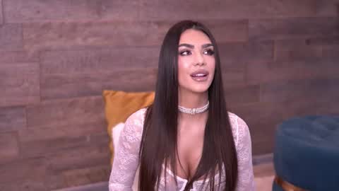 Snapshot of nicoledevin chatting on 10/18/25, 07:53 Nicole online show from 10/18/25, 07:53