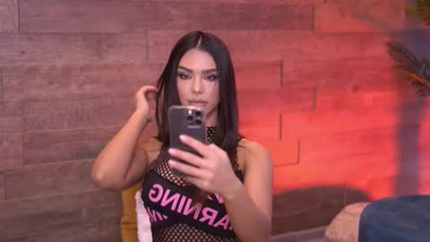 Snapshot of nicoledevin chatting on 10/31/25, 07:42 Nicole online show from 10/31/25, 07:42