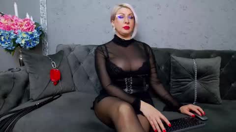 Nicole Domme online show from 11/24/25, 01:11