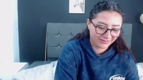 Snapshot of nicolee_8 chatting on 09/27/25, 11:26 nicolee_8 online show from 09/27/25, 11:26