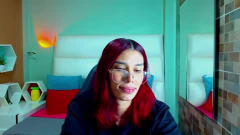 Snapshot of nicolee_angels chatting on 01/05/25, 02:19 N i c o l e online show from 01/05/25, 02:19