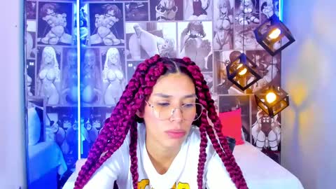Snapshot of nicolee_angels chatting on 01/08/25, 01:41 N i c o l e online show from 01/08/25, 01:41