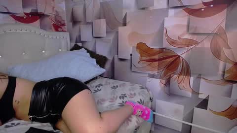 nicolee millerr online show from 01/17/25, 02:39