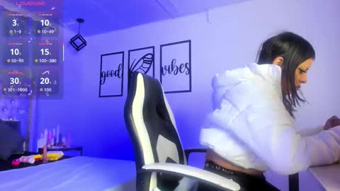 nicolee millerr online show from 11/13/25, 11:53