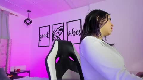 nicolee millerr online show from 04/22/26, 12:28