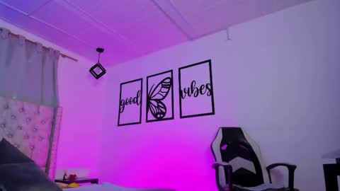 nicolee millerr online show from 04/23/26, 12:29