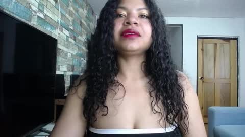 Snapshot of nicoleebon chatting on 09/30/25, 01:05 Nicole online show from 09/30/25, 01:05