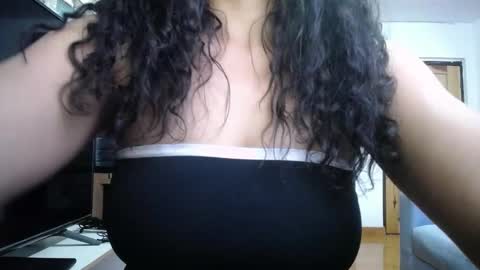 Snapshot of nicoleebon chatting on 10/24/25, 09:44 Nicole online show from 10/24/25, 09:44