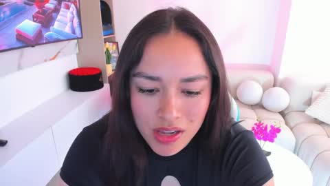 Nicolle online show from 04/18/26, 07:29